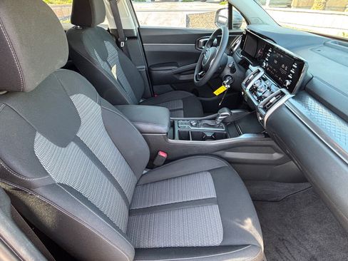 Certified 2023 Kia Sorento LX FWD image 29