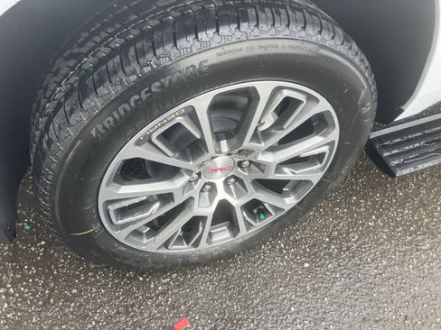 New 2026 GMC Yukon Denali image 2