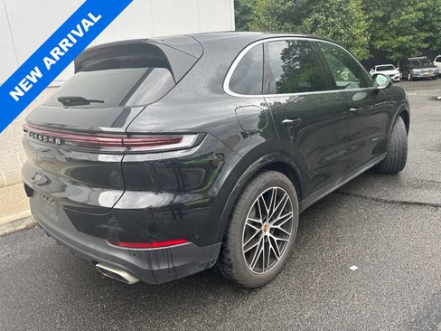 Used 2025 Porsche Cayenne AWD/4WD image 2