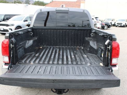 Used 2017 Toyota Tacoma TRD Off-Road image 28