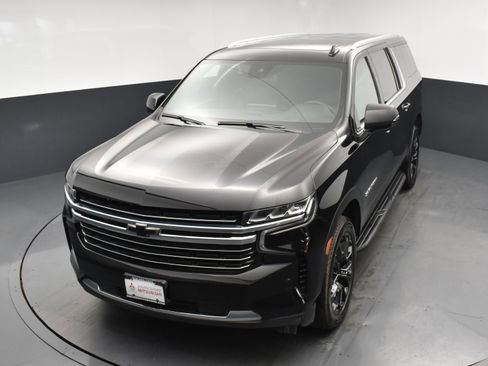 Used 2023 Chevrolet Suburban LT w/ Luxury Package AWD/4WD image 19