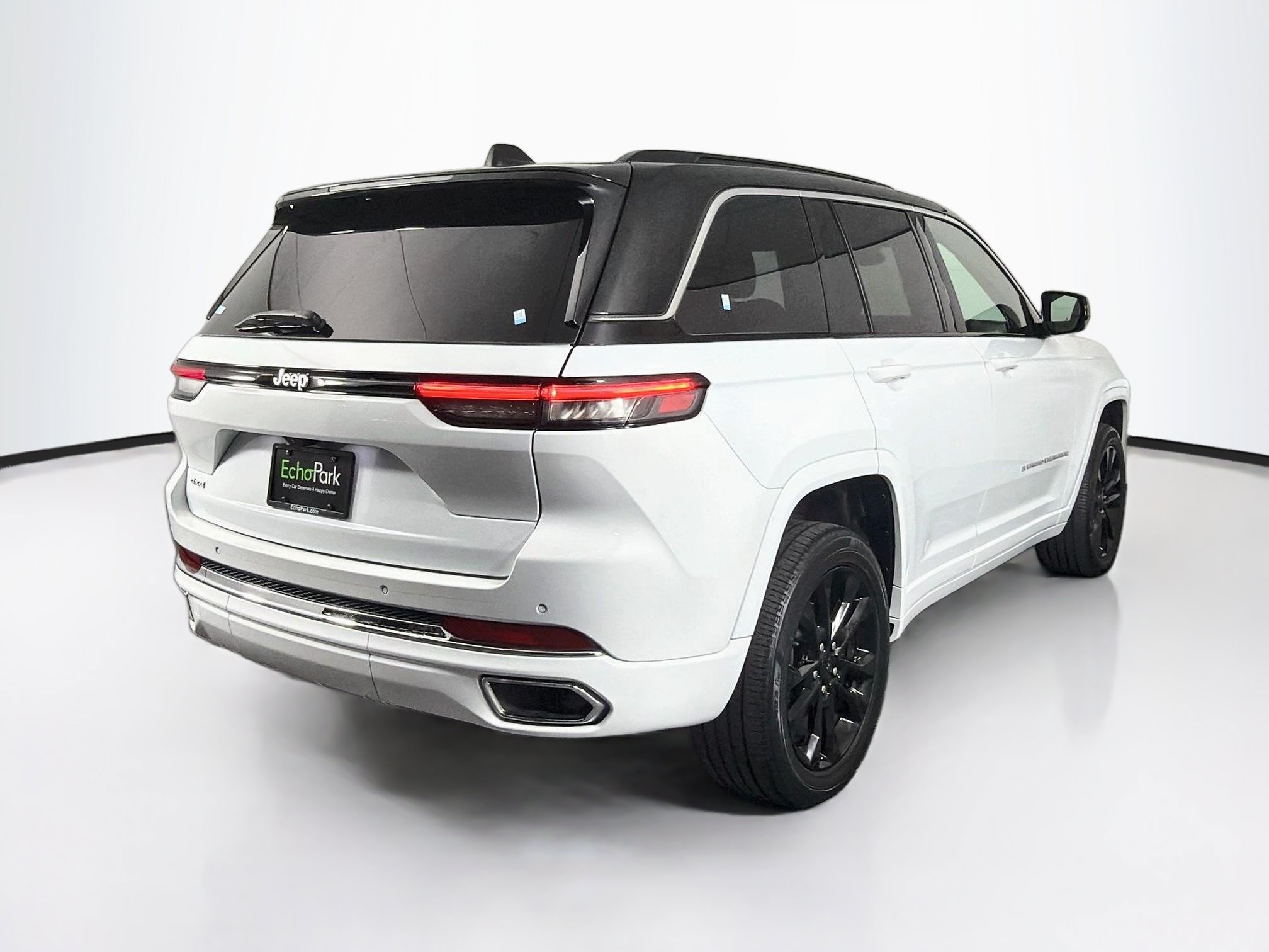 Used 2024 Jeep Grand Cherokee Overland w/ Trailer Tow Package AWD/4WD image 9