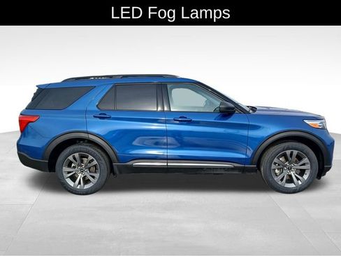 Used 2021 Ford Explorer XLT w/ Equipment Group 202A image 8