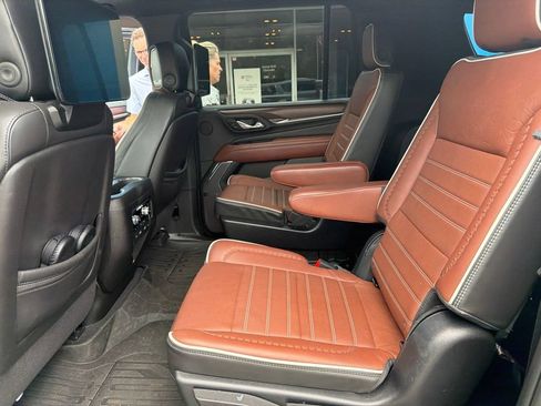 Used 2023 GMC Yukon XL Denali Ultimate AWD/4WD image 7