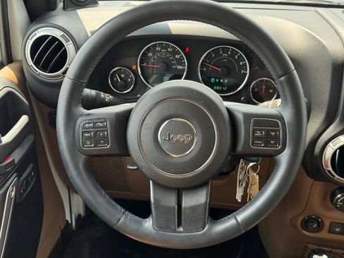 Used 2013 Jeep Wrangler Unlimited Rubicon w/ Connectivity Group AWD/4WD image 24