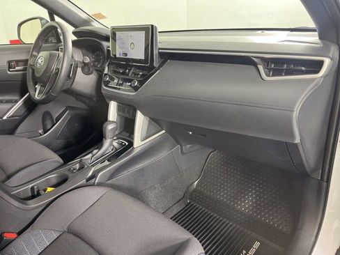 Certified 2024 Toyota Corolla Cross SE image 31
