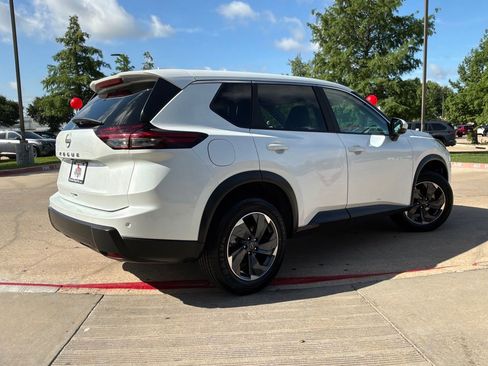 Used 2025 Nissan Rogue SV FWD image 6