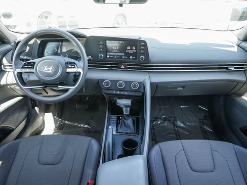 Used 2024 Hyundai Elantra SE FWD image 11