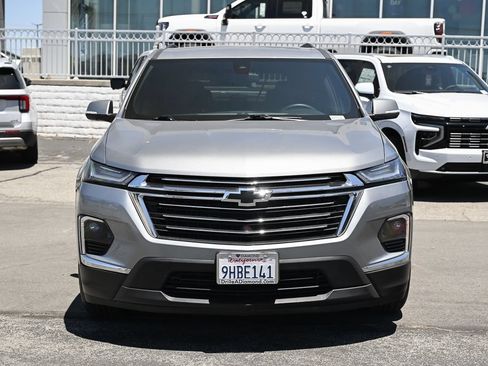 Used 2023 Chevrolet Traverse LT FWD image 3