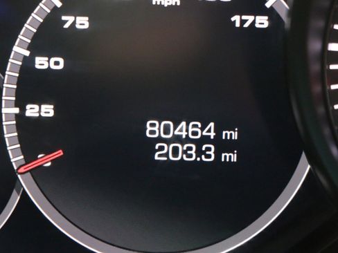 Used 2020 Porsche Cayenne w/ Premium Package image 36