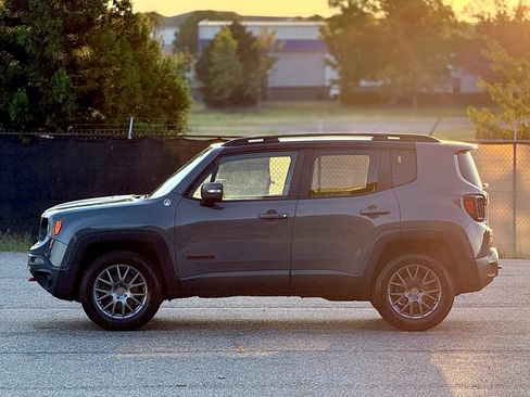 Used 2017 Jeep Renegade Trailhawk AWD/4WD image 8