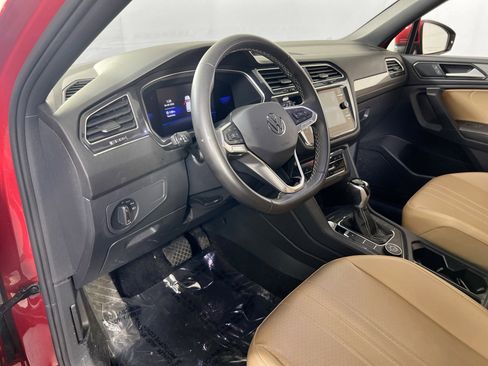 Used 2023 Volkswagen Tiguan SE AWD/4WD image 9