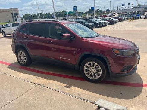Used 2020 Jeep Cherokee Latitude FWD image 4