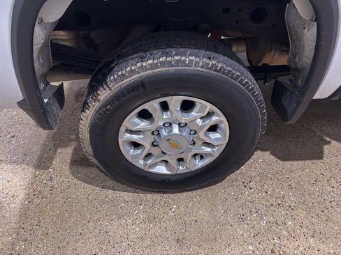 Used 2023 Chevrolet Silverado 2500 LT image 10