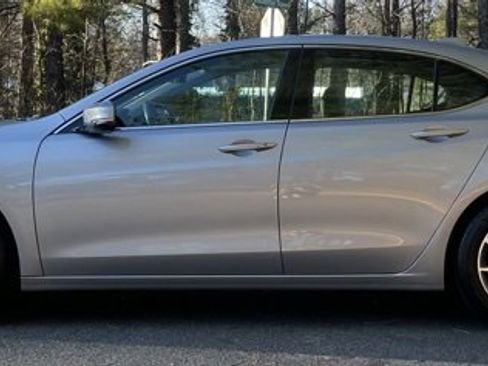Used 2018 Acura TLX image 4