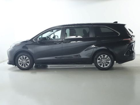 Used 2026 Toyota Sienna LE AWD/4WD image 34