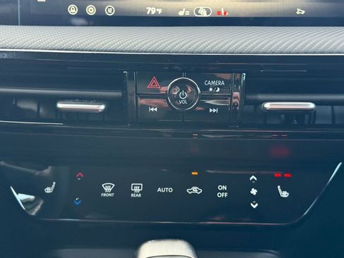 New 2026 Nissan Kicks SR w/ Illumination Package image 25