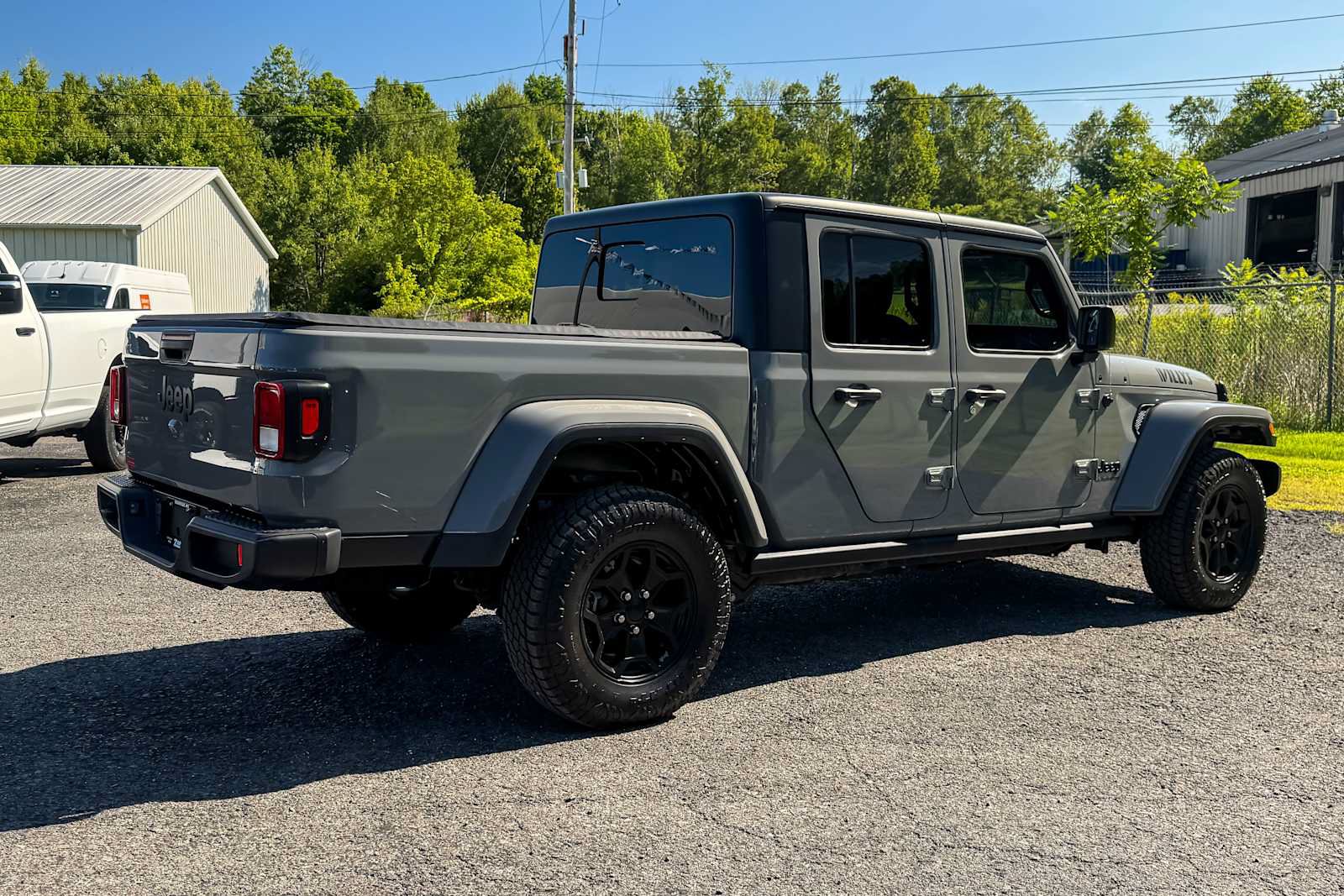 Certified 2022 Jeep Gladiator Sport AWD/4WD image 3