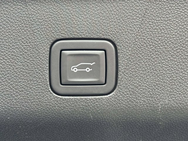 Used 2024 Chevrolet Suburban LT AWD/4WD image 18