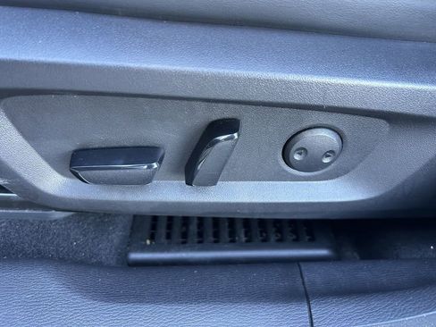 Used 2023 Mitsubishi Outlander SE image 18