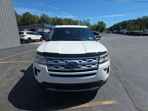 Used 2018 Ford Explorer XLT AWD/4WD image 9