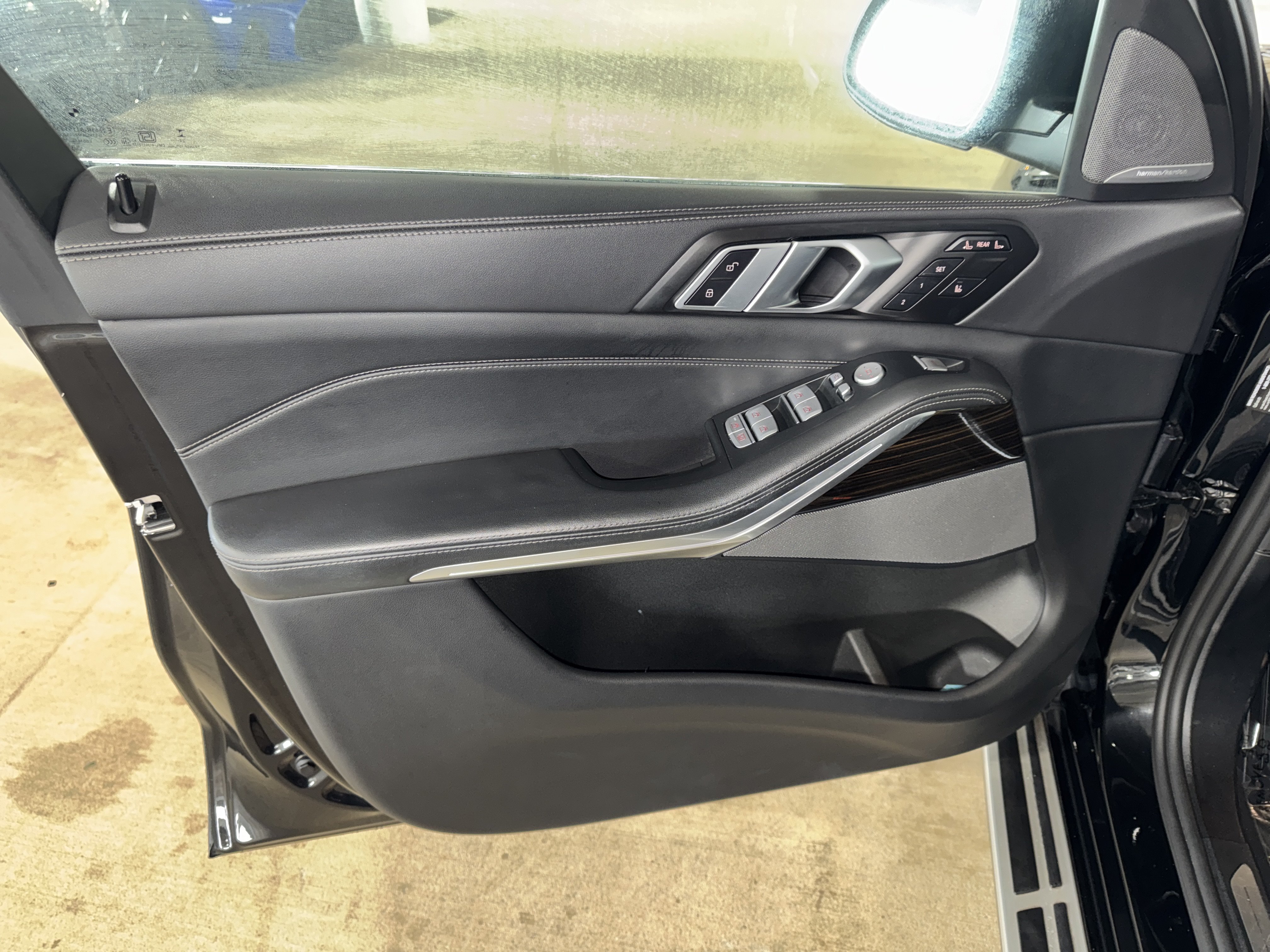 Used 2025 BMW X7 xDrive40i AWD/4WD image 17
