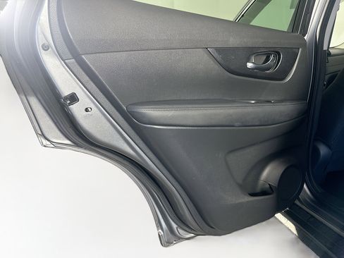 Used 2020 Nissan Rogue SV FWD image 24
