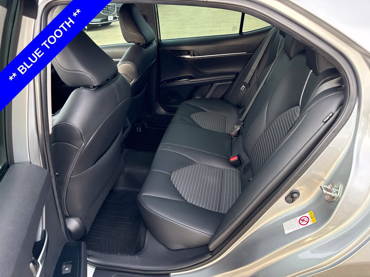 Used 2019 Toyota Camry SE FWD image 6