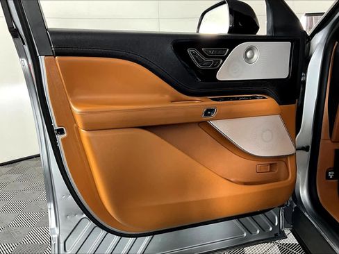 Used 2024 Lincoln Aviator Black Label w/ Jet Package image 19