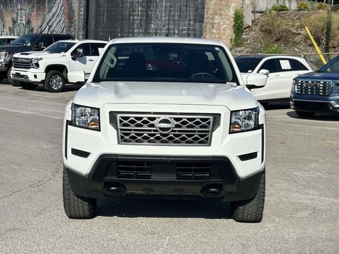 Used 2024 Nissan Frontier SV AWD/4WD image 2