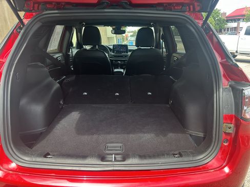 Used 2025 Jeep Compass Trailhawk AWD/4WD image 9