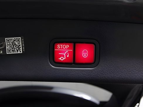 Used 2023 Mercedes-Benz GLC 300 4MATIC image 11