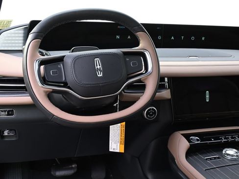 New 2026 Lincoln Navigator Black Label AWD/4WD image 12