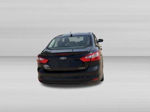 Used 2014 Ford Focus S FWD image 4