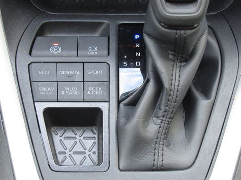 Used 2024 Toyota RAV4 XLE w/ Convenience Package image 30