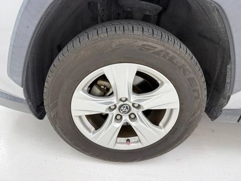 Used 2020 Toyota RAV4 XLE FWD image 7