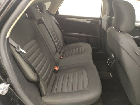 Used 2018 Ford Fusion SE w/ Fusion SE Technology Package FWD image 19