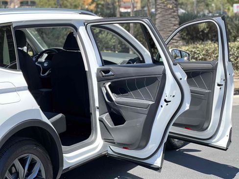 Used 2022 Volkswagen Tiguan SE FWD image 60