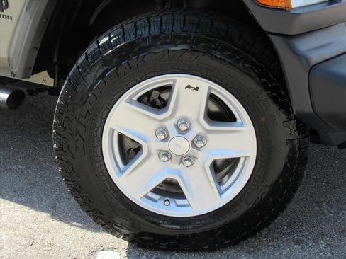 Used 2020 Jeep Gladiator Sport w/ Quick Order Package 24S image 8