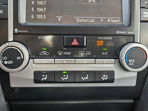 Used 2014 Toyota Camry SE w/ Moonroof Package image 11