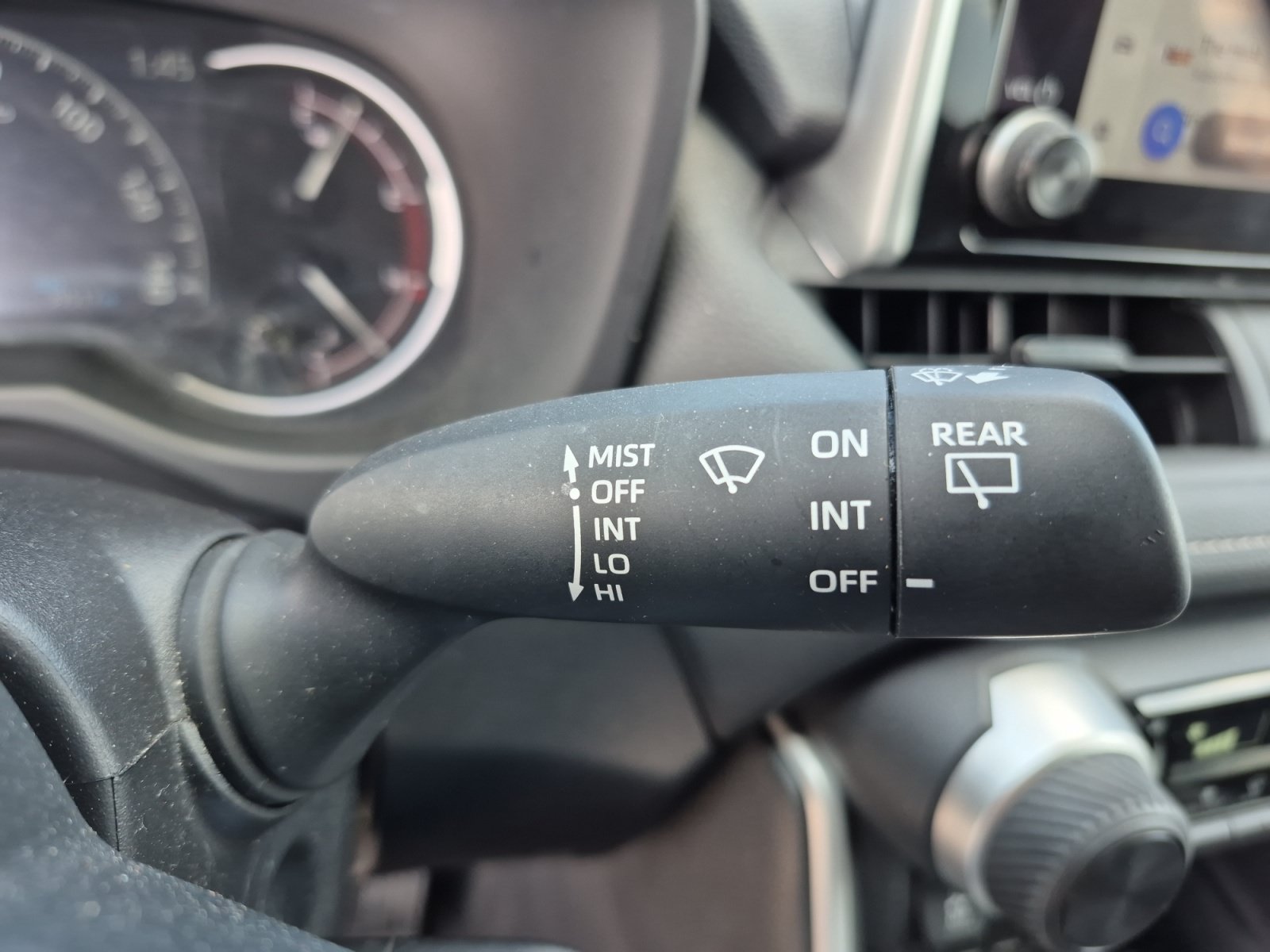 Used 2025 Toyota RAV4 LE AWD/4WD image 32