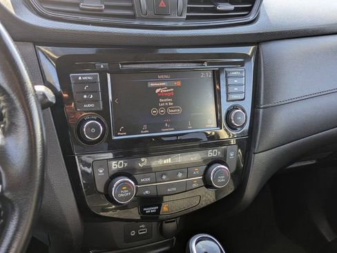 Used 2020 Nissan Rogue SV image 20