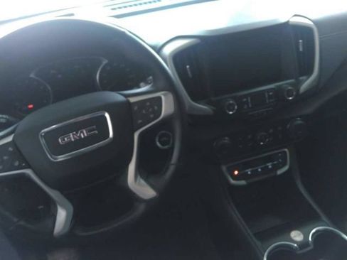 Used 2024 GMC Terrain SLT AWD/4WD image 3
