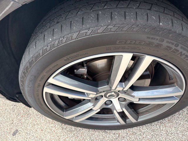 Used 2021 Volvo XC60 T6 Momentum w/ Premium Package AWD/4WD image 17