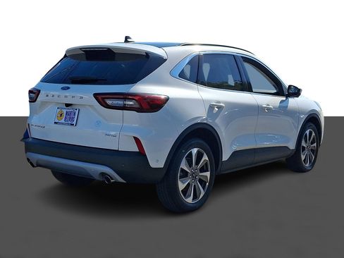 Used 2023 Ford Escape Platinum w/ Premium Technology Package AWD/4WD image 7