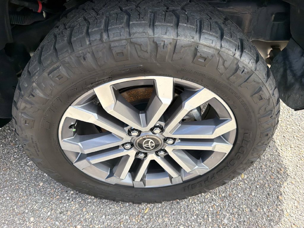 Used 2025 Toyota 4Runner Limited AWD/4WD image 27