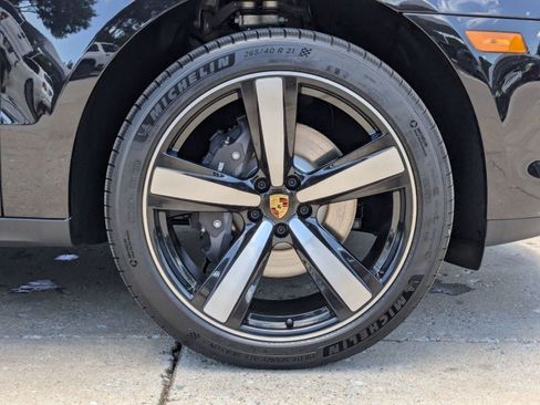 Used 2025 Porsche Macan image 29