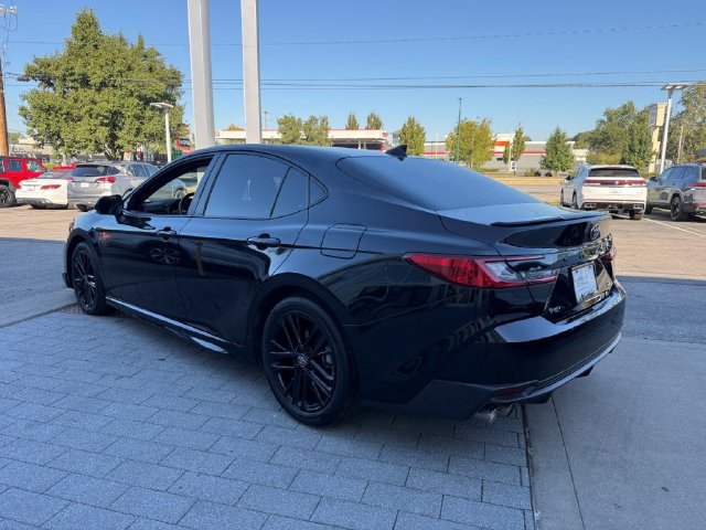 Used 2025 Toyota Camry SE FWD image 4