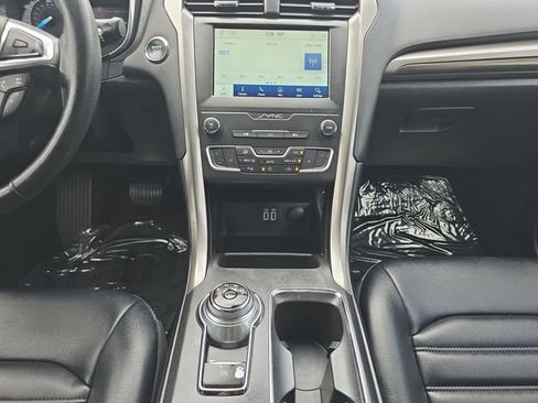 Used 2020 Ford Fusion SEL FWD image 3