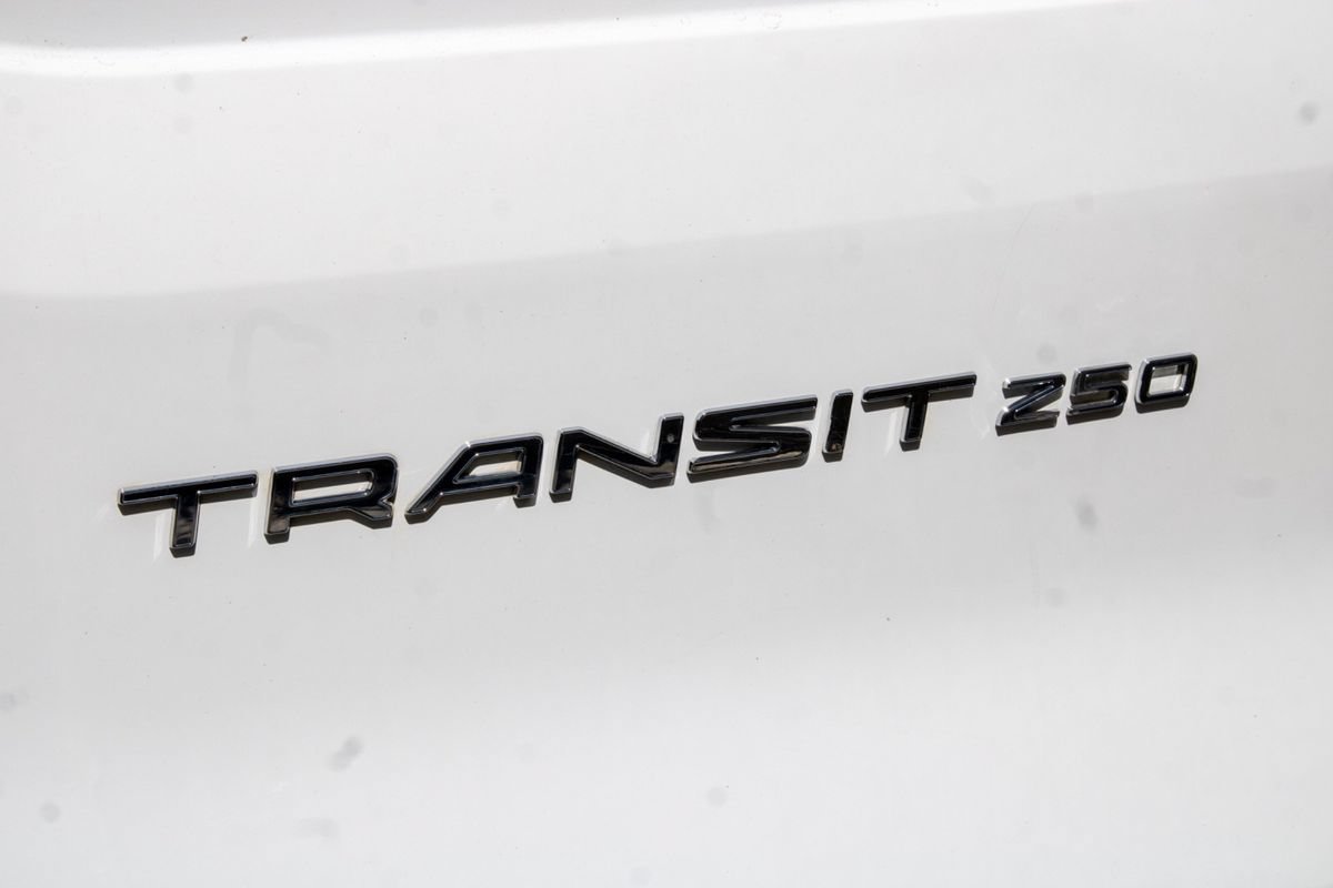 Used 2019 Ford Transit 250 130 Low Roof RWD image 39